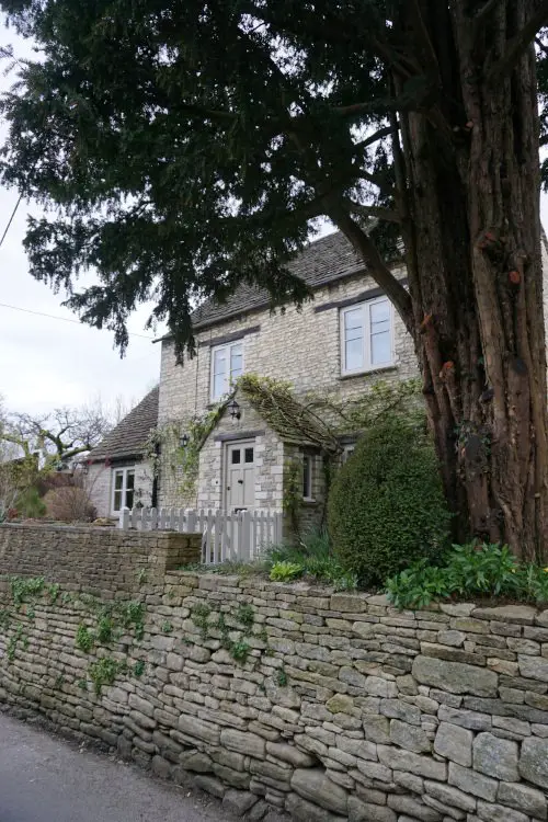 Quaint Cotswold cottage in Sherston