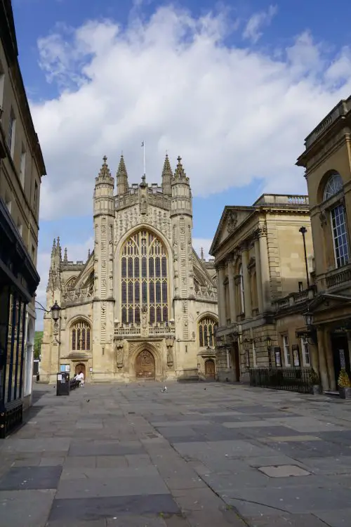 The stunning architecture of Bath Abbey and the Roman Baths